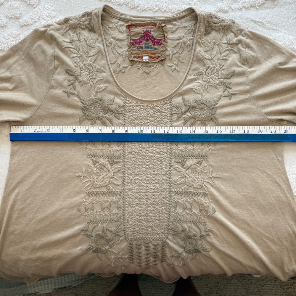 Johnny Was Beige Embroidered Top size large 3/4 sleeve beautiful embroidered top - Picture 5 of 7